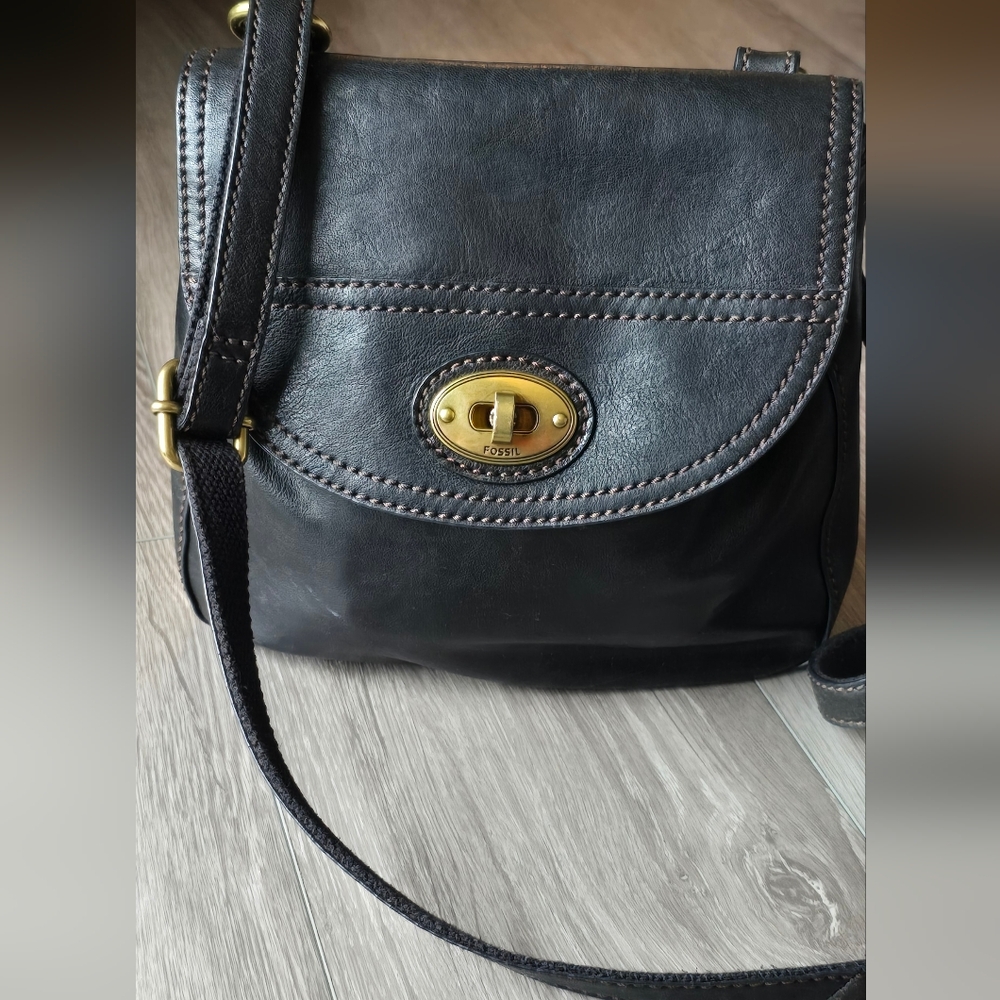 Fossil Black Carson Genuine Leather Crossbody Interior Wallet Gold Hardware - Picture 2 of 13